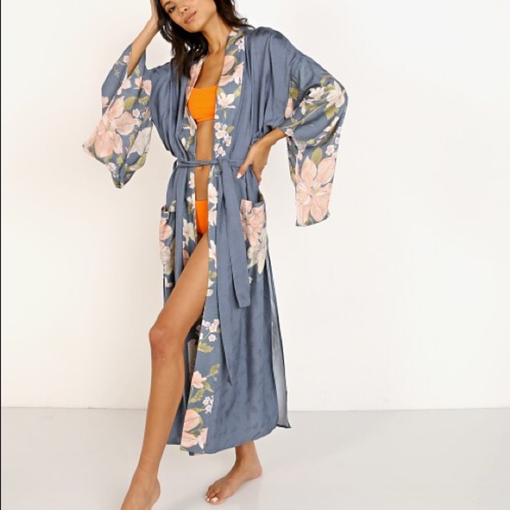 Spell Waterfall Kimono - Picture 6 of 10
